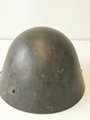 Stahlhelm Wehrmacht, Tschechischer Beutehelm M38, aussen überlackiert und mit einem Heeresabzeichen versehen. Getragenes Stück, selten.