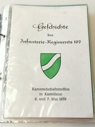 Ordner mit 11 Broschüren zum Thema Bundeswehr