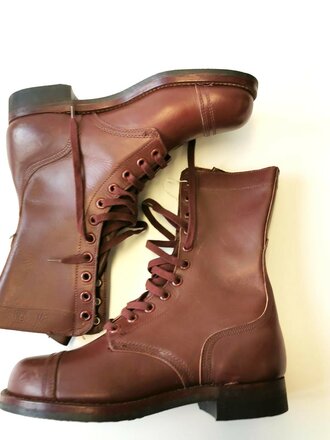 U.S. 1953 dated pair jump boots size 9W, unused pair