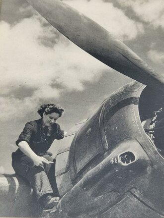 U.S. 1944 dated "The W.A.A.F in Action", Womens Auxiliary Air Force, datiert 1944, Maße unter A4, 60 Seiten