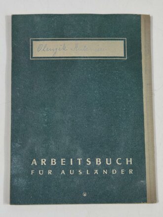 Arbeitsbuch für Ausländer von einer Frau aus besetztem Ostgebiet "Kaamarowka - Minsk?", Stempelung Arbeitsamt Wien, vermutlich Wasserschaden