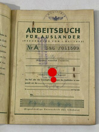 Arbeitsbuch für Ausländer von einer Frau aus besetztem Ostgebiet "Kaamarowka - Minsk?", Stempelung Arbeitsamt Wien, vermutlich Wasserschaden