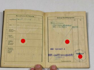 Arbeitsbuch für Ausländer von einer Frau aus besetztem Ostgebiet "Kaamarowka - Minsk?", Stempelung Arbeitsamt Wien, vermutlich Wasserschaden