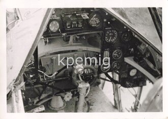 Aufnahme des Cockpits eines Englischen Flugzeuges,...