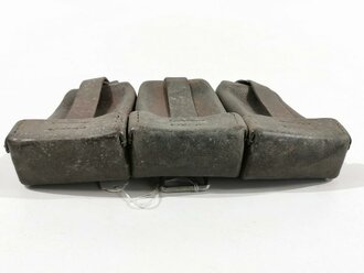 Patronentasche zum K98 Wehrmacht ( für 6 Ladestreifen). Dunkelbraunes Leder, stark getragenes Stück, ungereinigt