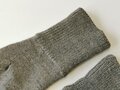 Paar Strickhandschuhe eines Soldaten, in Heimarbeit gefertigtes Paar