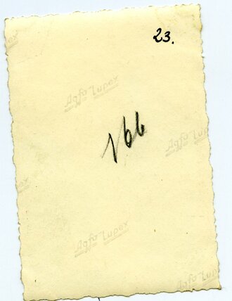 Angehöriger der Luftwaffe an  Feldfernsprecher, Maße 6 x 9 cm