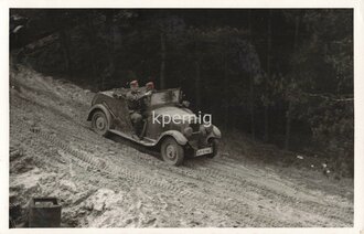 Aufnahme von Angehörigen des Heeres im PKW sitzend,...