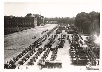 Angehörige der Wehrmacht aufgestellt zur Fahrzeugparade in Potsdam, Maße 13 x 18 cm