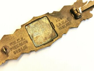 Nahkampfspange in bronze, Hersteller "Fec W.E. Peekhaus Berlin - A.G.M.u.K. Gablonz", Zink, sehr gute Bronzierung