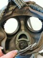 Gasmaske Wehrmacht datiert 1938. Sehr guter Zustand, zusammengehöriges Set, komplett bis auf den Lappenhalter