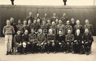 Aufnahme von Kriegsgefangenen Wehrmachtsangehörigen, Auszeichnungen Lapplandschild, Narvikschild, Zerstörerkriegsabzeichen, Eisernes Kreuz 1. Klasse, Maße 8 x 14 cm