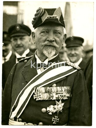 Aufnahme des Admiral von Schöder mit den Auszeichnungen Pour le Mérite, Roter Adlerorden, Königlicher Kronen-Orden, Maße 12  x 16 cm