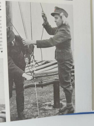 Blitzmädchen - Helferinnen der Wehrmacht, Maße 21 x 25 cm, 166 Seiten, gebraucht
