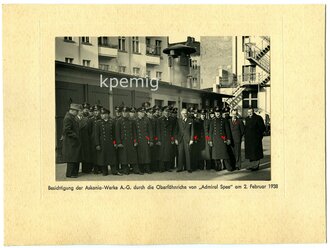 Aufnahme von Oberfähnrichen der Admiral Spee bei der besichtigung der Askania-Werke, rückseitig Aufnahmen des Schlachtkreuzers Gneisenau, Maße von 6  x 9 cm bis 16 x19 cm