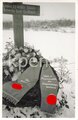 Aufnahme einer Grabstätte von 22 Gefallenen der Wehrmacht, Maße 6 x 9 cm