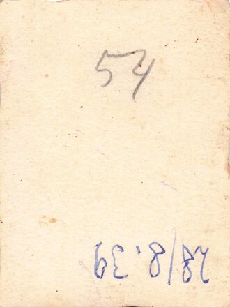 4 Studioaufnahmen eines Angehörigen des Inf. Reg. 13, einmal mit Luftwaffen Koppelschloss, Auszeichnungen Infanterie Sturmabzeichen und Nahkampfspange, Maße von 5 x 6 cm bis 10 x 14 cm