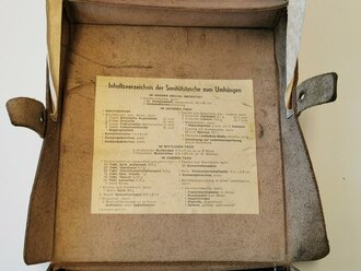 Sanitätstasche zum Umhängen datiert 1943. Leicht getragen, guter Zustand