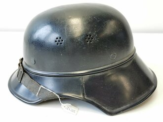 Stahlhelm Luftschutz, Originallack, Abzeichen sauber...