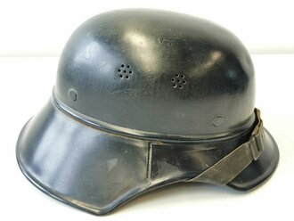 Stahlhelm Luftschutz, Originallack, Abzeichen sauber entfernt