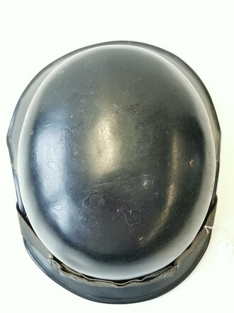 Stahlhelm Luftschutz, Originallack, Abzeichen sauber entfernt