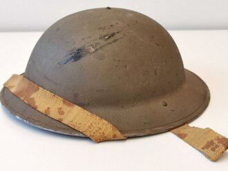 Großbritannien 2. Weltkrieg, Stahlhelm datiert 1942, Originallack