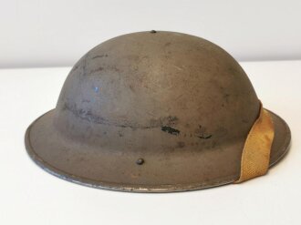 Großbritannien 2. Weltkrieg, Stahlhelm datiert 1942, Originallack