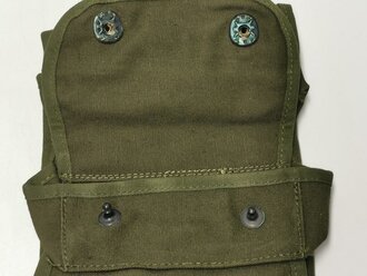 U.S. Grenade Carrier, three Pocket, unused, dated 67