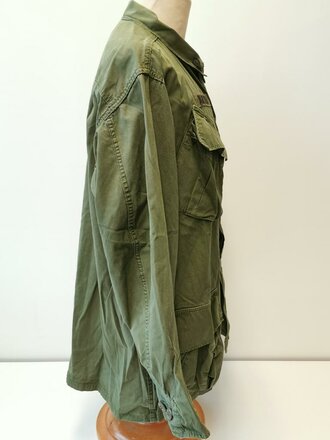 U.S. Coat Mans Combat, Tropical, popeline, 3rd pattern, dated 67, used, size L, insignia added ?