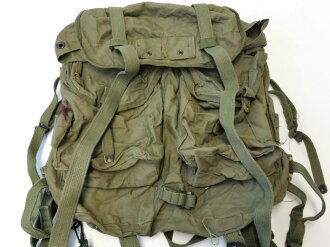 U.S. / ARVN Rucksack, improved carrying straps with M1956 adapter Fieldpack, used