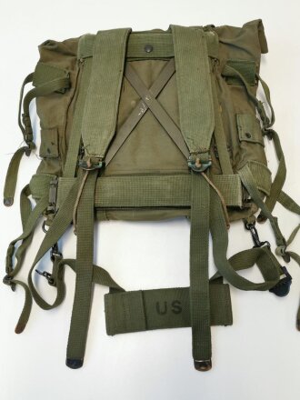 U.S. / ARVN Rucksack, improved carrying straps with M1956 adapter Fieldpack, used