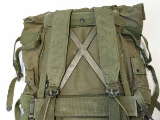 U.S. / ARVN Rucksack, improved carrying straps with M1956 adapter Fieldpack, used