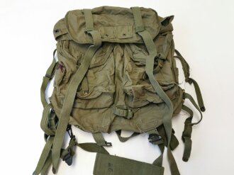 U.S. / ARVN Rucksack, improved carrying straps with M1956 adapter Fieldpack, used