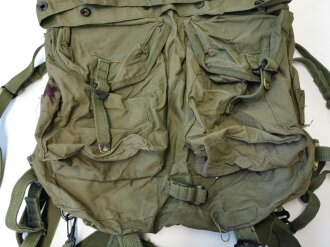 U.S. / ARVN Rucksack, improved carrying straps with M1956 adapter Fieldpack, used