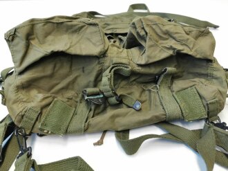 U.S. / ARVN Rucksack, improved carrying straps with M1956 adapter Fieldpack, used