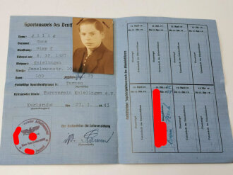 Deutsches Jungvolk /Hitler Jugend, Ausweiskonvolut eines Angehörigen des Gebiet 21 ( Baden) Der seltene Sportausweis des Deutschen Jungvolkes mit beiliegendem Lichtbild, die anderen fehlen