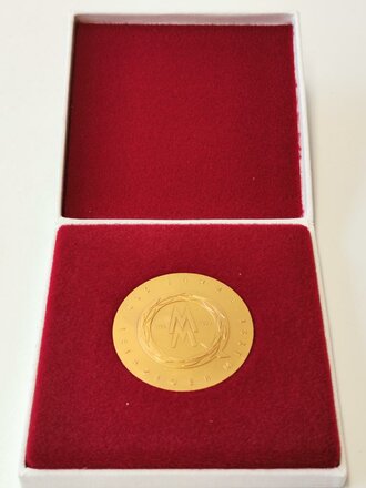 DDR, Medaille 825 Jahre Leipziger Messe " Für hervorragende Qualität" in gold, im Etui