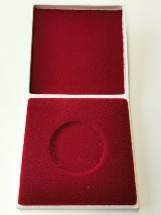 DDR, Medaille 825 Jahre Leipziger Messe " Für hervorragende Qualität" in gold, im Etui
