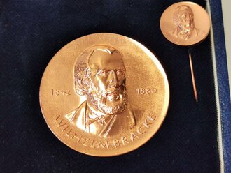 DDR,  Wilhelm Bracke Medaille in bronze "Vorbildliche Leistungen in Dienste des Buches" im Etui