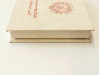 DDR, Porzellanplakette Feuerwehrschule Helmut Just "Für vorbildliche Leistungen beim Schutz der Arbeiter und Bauernmacht" im Etui