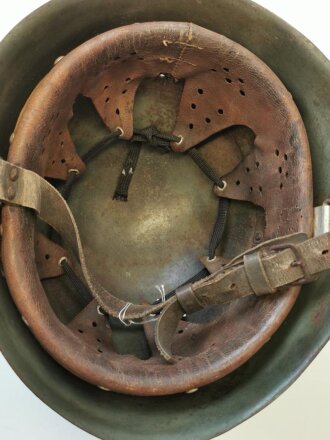 Italien 2. Weltkrieg, Stahlhelm M33 , Originallack