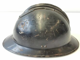 Frankreich , Stahlhelm Modell 1926, schwarz lackiert, wohl für Polizei oder Zivilschutz. Aufhängung für Kinnriemen einseitig defekt