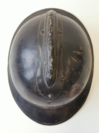 Frankreich , Stahlhelm Modell 1926, schwarz lackiert, wohl für Polizei oder Zivilschutz. Aufhängung für Kinnriemen einseitig defekt