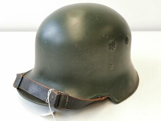 Stahlhelm III.Reich, dunkelgrüner Originallack, guter Zustand