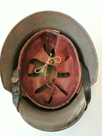 Stahlhelm III.Reich, überlackiertes Stück