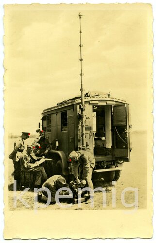 Postkarte aus der Serie Unser Heer, fahrbare Funkstation,...