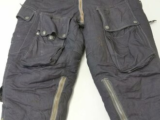 Luftwaffe , gefütterte Kanalhose für fliegendes Personal. Druckknöpfe und Reissverschlüsse zum Teil korrodiert und nicht gängig.