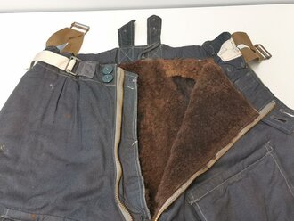 Luftwaffe , gefütterte Kanalhose für fliegendes Personal. Druckknöpfe und Reissverschlüsse zum Teil korrodiert und nicht gängig.