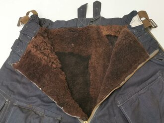 Luftwaffe , gefütterte Kanalhose für fliegendes Personal. Druckknöpfe und Reissverschlüsse zum Teil korrodiert und nicht gängig.