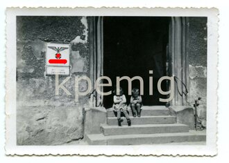 Aufnahme vom Eingang der NSDAP Ortsgruppe Zwingenberg, Maße 6 x 9 cm